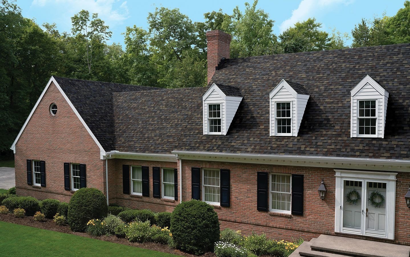Owens Corning TruDefinition® Duration Flex shingles in Black Sable